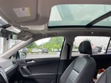 Used 2018 Volkswagen Tiguan SE w/ Panoramic Sunroof Package image 5