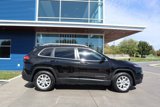 Used 2017 Jeep Cherokee Latitude image 2