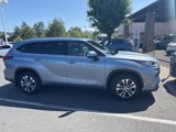 Used 2020 Toyota Highlander XLE image 3