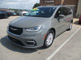 Used 2022 Chrysler Pacifica Touring-L image 3