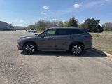 Used 2022 Toyota Highlander XLE image 3
