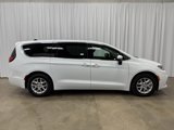 Used 2023 Chrysler Pacifica Touring-L image 2