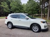 Used 2019 Nissan Rogue SV image 2