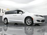 Used 2017 Chrysler Pacifica Touring-L w/ Tire & Wheel Group image 2