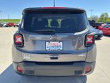 Used 2019 Jeep Renegade Latitude w/ Cold Weather Group image 4