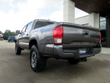 Used 2017 Toyota Tacoma TRD Off-Road image 3