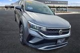 Used 2022 Volkswagen Taos SE image 2