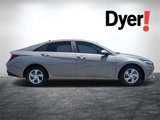 Used 2022 Hyundai Elantra SE image 2