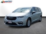 Used 2023 Chrysler Pacifica Touring-L image 2