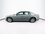 Used 2018 Chrysler 300 Touring w/ Driver Convenience Group image 4
