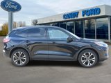 Used 2022 Ford Escape SE w/ SE Sport Appearance Package image 2