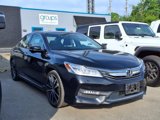 Used 2017 Honda Accord Touring image 2