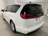 Used 2023 Chrysler Pacifica Touring-L image 5
