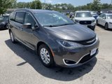 Used 2019 Chrysler Pacifica Touring-L image 3