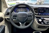 Used 2023 Chrysler Pacifica Touring-L image 5