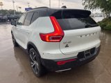 Used 2019 Volvo XC40 T5 R-Design image 3