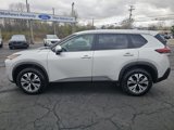 Used 2023 Nissan Rogue SV image 2