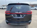 Used 2023 Chrysler Pacifica Touring-L image 4