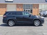 Used 2016 Toyota Highlander LE image 2