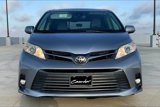 Used 2018 Toyota Sienna L image 2