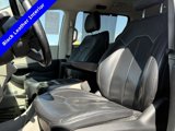 Used 2018 Chrysler Pacifica Touring-L image 2