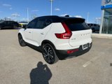 Used 2019 Volvo XC40 T5 R-Design image 3