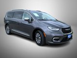 Used 2021 Chrysler Pacifica Limited w/ Uconnect Theater Family Group image 3