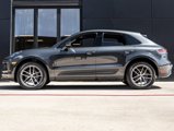 Certified 2022 Porsche Macan image 2