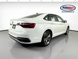 Used 2024 Volkswagen Jetta SE w/ Panoramic Sunroof Package image 2