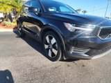 Used 2020 Volvo XC40 T5 Momentum image 2