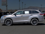 Used 2019 Toyota Highlander SE w/ Nightshade Edition image 2