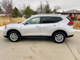 Used 2017 Nissan Rogue SV image 5