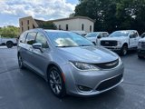 Used 2017 Chrysler Pacifica Limited image 3