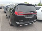 Used 2023 Chrysler Pacifica Touring-L image 4