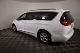Used 2018 Chrysler Pacifica Touring-L image 4