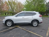 Used 2019 Nissan Rogue SV image 2