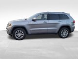 Certified 2021 Jeep Grand Cherokee Laredo image 2
