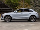 Certified 2022 Porsche Macan image 2