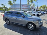 Used 2018 Nissan Pathfinder SV image 2