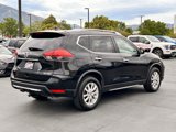 Used 2017 Nissan Rogue SV image 3
