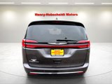 Used 2023 Chrysler Pacifica Touring-L image 3