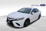 Used 2020 Toyota Camry SE w/ Sunroof Package image 2