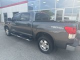 Used 2011 Toyota Tundra 4x4 CrewMax image 2