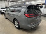 Used 2022 Chrysler Pacifica Touring-L image 4
