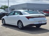 Used 2021 Hyundai Elantra SE image 3