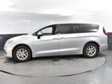 Used 2023 Chrysler Pacifica Touring-L image 5