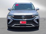 Used 2022 Volkswagen Taos SE w/ Panoramic Sunroof Package image 2