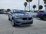 Used 2022 Volvo XC40 T4 Momentum image 2