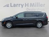 Used 2022 Chrysler Pacifica Touring-L image 2
