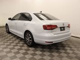 Used 2017 Volkswagen Jetta SE image 3